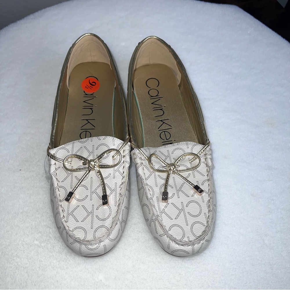 NWOB Calvin Klein Klaya CK Logo Loafers Bow Tie Slip On Flats Shoes Size 9.5